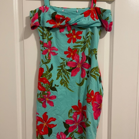 Dress - Picture 6 of 6